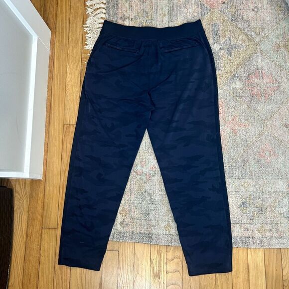 Athleta Brooklyn Heights Navy Blue Camo Jogger Pants Size 12 - Picture 5 of 9